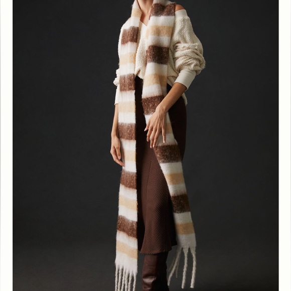 ANTHROPOLOGIE Maeve NWT Cozy Fringe Scarf in Brown Motif Winter Accessories - Picture 3 of 8
